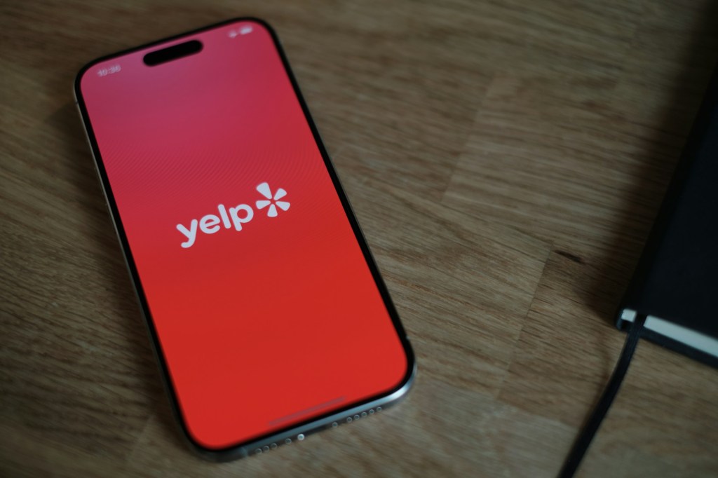 Cell phone displaying the Yelp splash screen